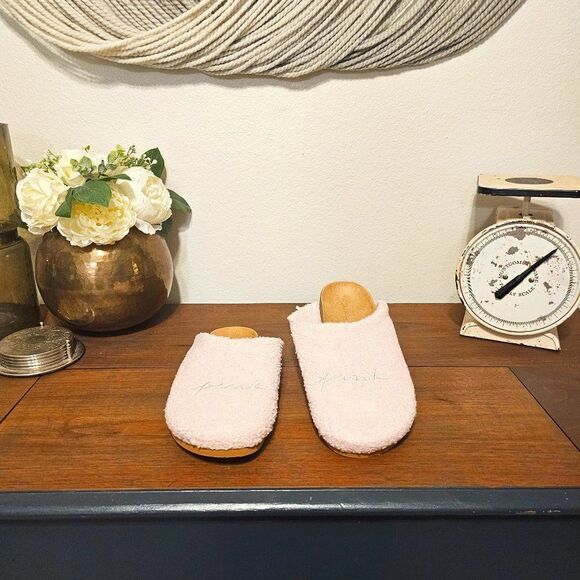 NWT Victoria's Secret Pink Teddy Slippers Sz L (US 9-10) - Picture 1 of 8